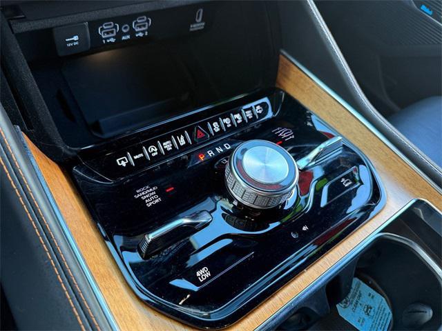 Photo of 2023 Diamond Black Crystal Pearlcoat Jeep Grand Wagoneer