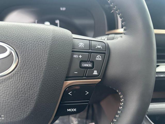 Photo of 2024 Oxygen White Toyota Crown