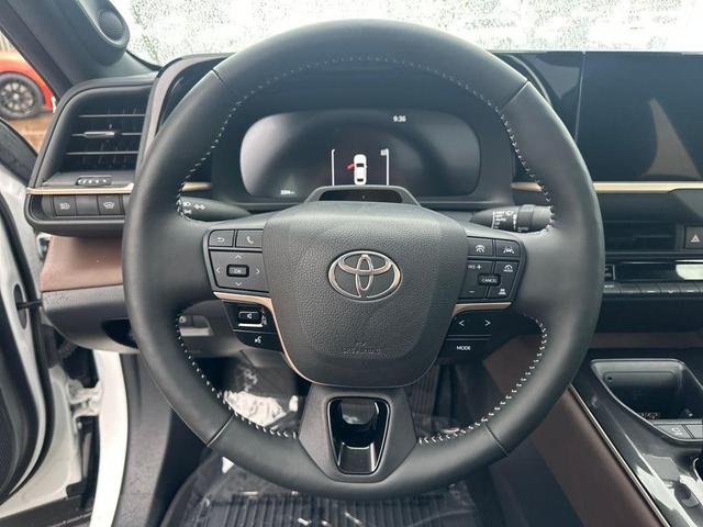 Photo of 2024 Oxygen White Toyota Crown