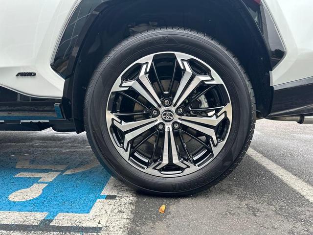 Photo of 2025 Wind Chill Pearl/Midnight Black Metallic Toyota RAV4 Hybrid