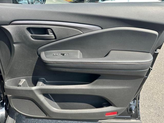 Photo of 2022 Crystal Black Pearl Honda Pilot