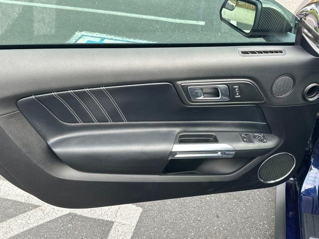 Photo of 2020 Kona Blue Metallic Ford Mustang