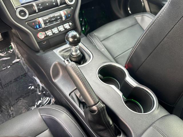Photo of 2020 Kona Blue Metallic Ford Mustang