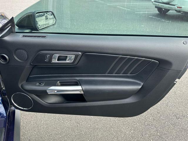 Photo of 2020 Kona Blue Metallic Ford Mustang
