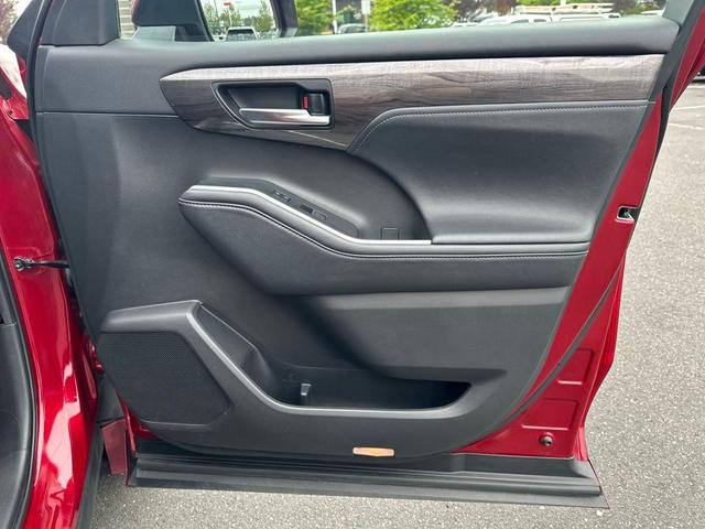 Photo of 2021 Ruby Flare Pearl Toyota Highlander Hybrid