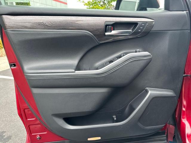 Photo of 2021 Ruby Flare Pearl Toyota Highlander Hybrid
