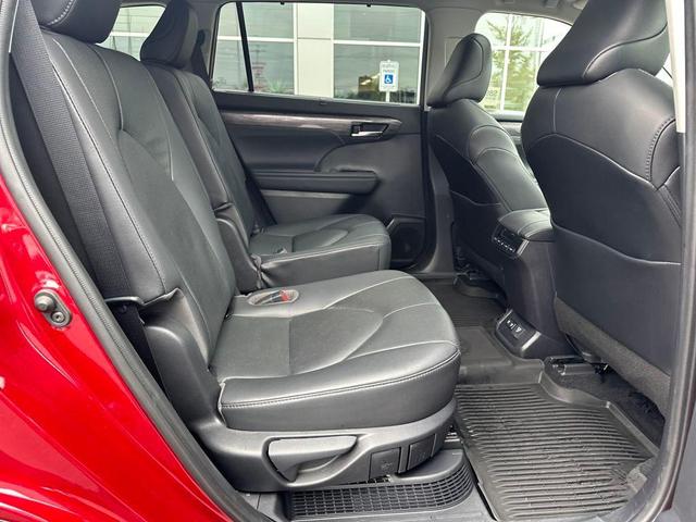 Photo of 2021 Ruby Flare Pearl Toyota Highlander Hybrid