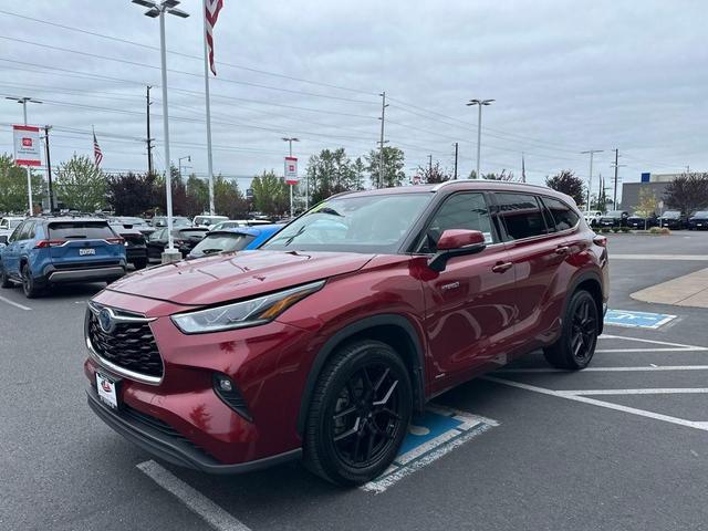 Photo of 2021 Ruby Flare Pearl Toyota Highlander Hybrid