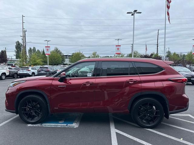 Photo of 2021 Ruby Flare Pearl Toyota Highlander Hybrid