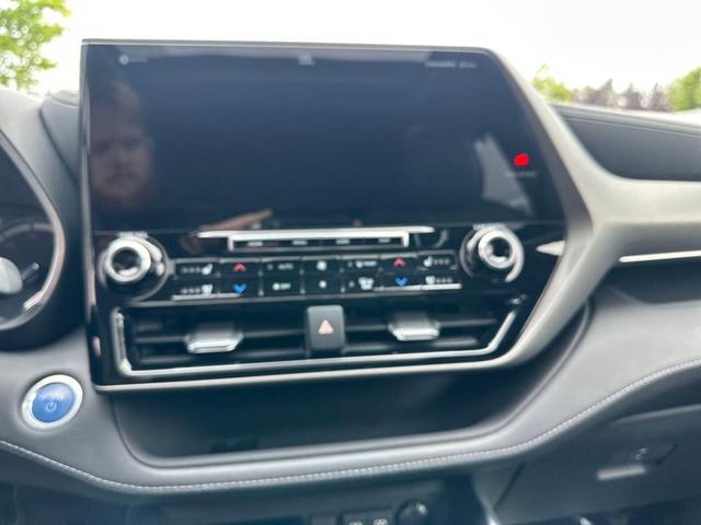 Photo of 2021 Ruby Flare Pearl Toyota Highlander Hybrid