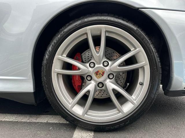 Photo of 2004 Polar Silver Metallic Porsche 911
