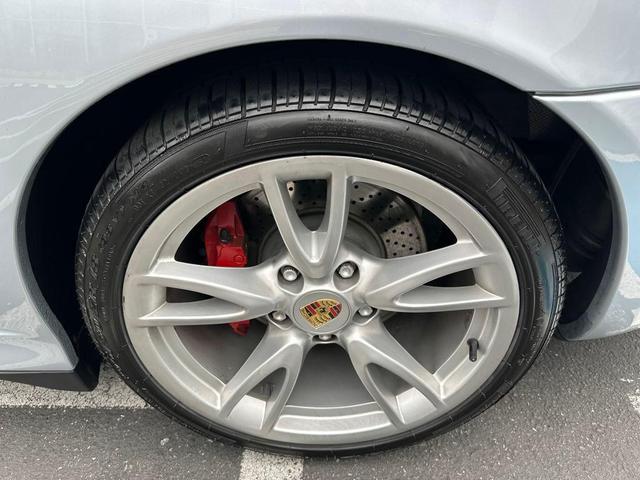 Photo of 2004 Polar Silver Metallic Porsche 911