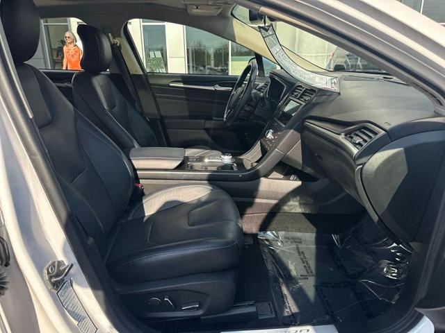 Photo of 2019 White Platinum Metallic Tri-Coat Ford Fusion Hybrid