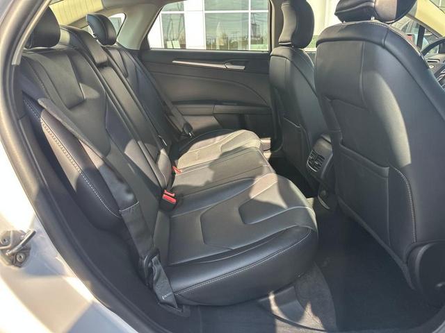 Photo of 2019 White Platinum Metallic Tri-Coat Ford Fusion Hybrid