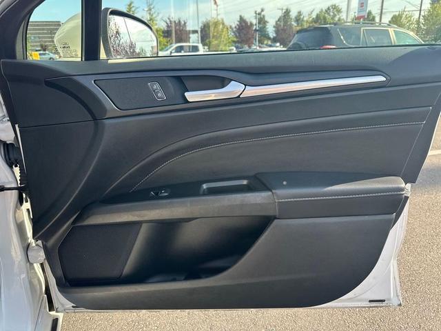 Photo of 2019 White Platinum Metallic Tri-Coat Ford Fusion Hybrid