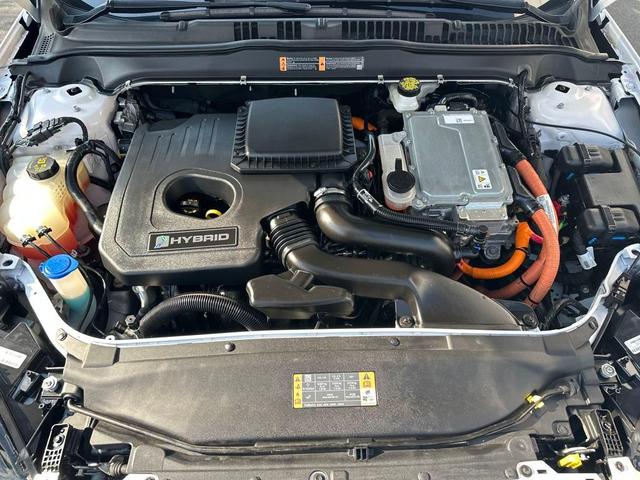 Photo of 2019 White Platinum Metallic Tri-Coat Ford Fusion Hybrid