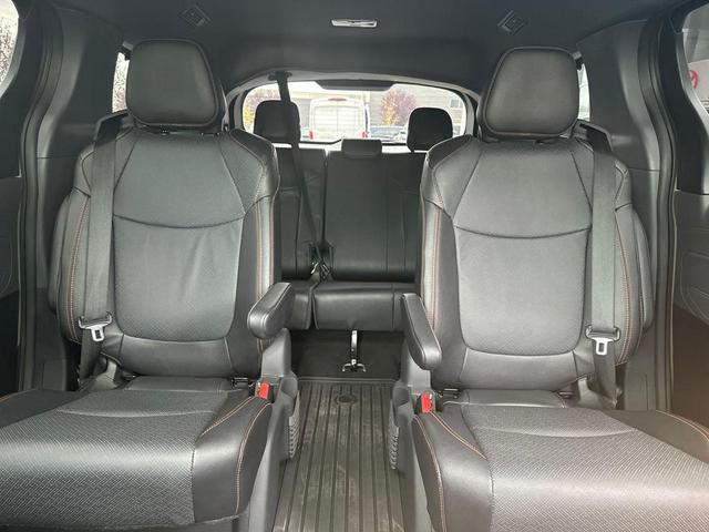 Photo of 2024 Midnight Black Metallic Toyota Sienna