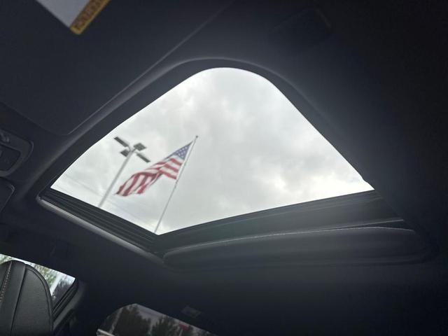 Photo of 2024 Midnight Black Metallic Toyota Sienna