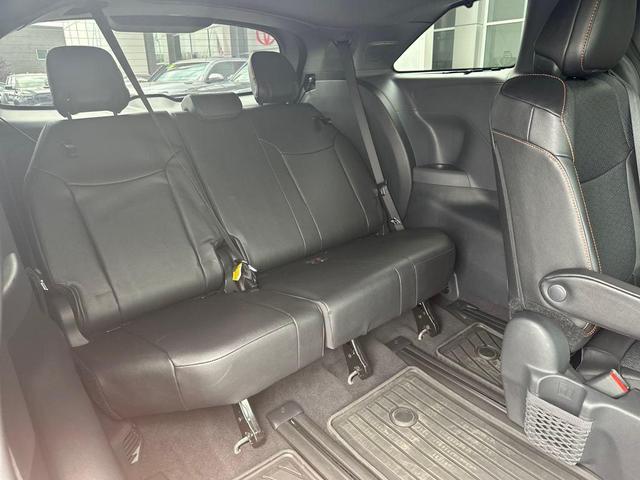 Photo of 2024 Midnight Black Metallic Toyota Sienna