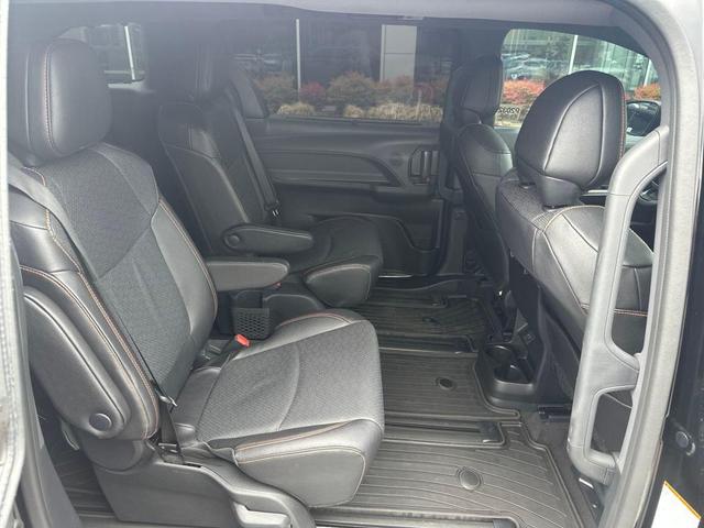 Photo of 2024 Midnight Black Metallic Toyota Sienna