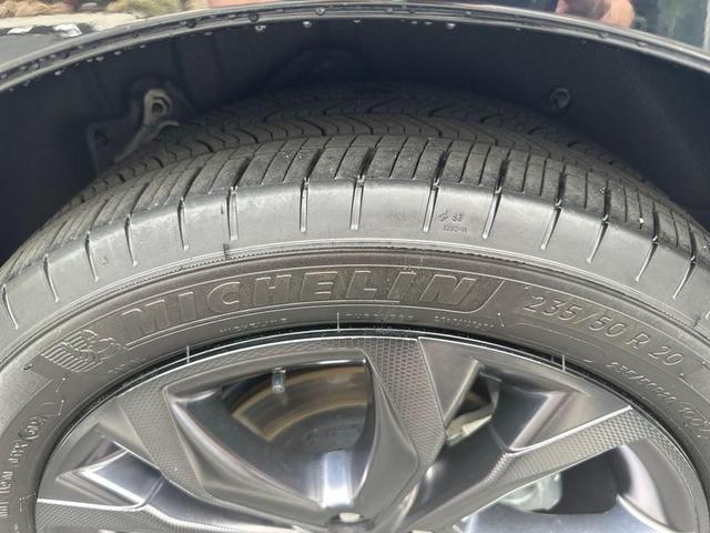 Photo of 2024 Midnight Black Metallic Toyota Sienna