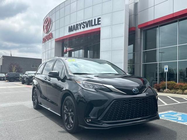 Photo of 2024 Midnight Black Metallic Toyota Sienna