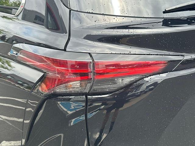 Photo of 2024 Midnight Black Metallic Toyota Sienna