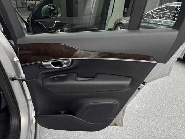 Photo of 2016 Bright Silver Metallic Volvo XC90