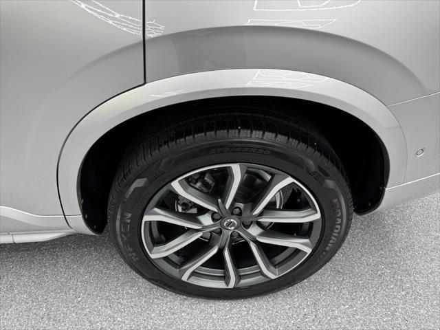 Photo of 2016 Bright Silver Metallic Volvo XC90