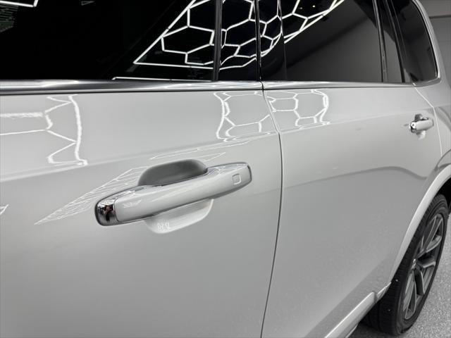 Photo of 2016 Bright Silver Metallic Volvo XC90