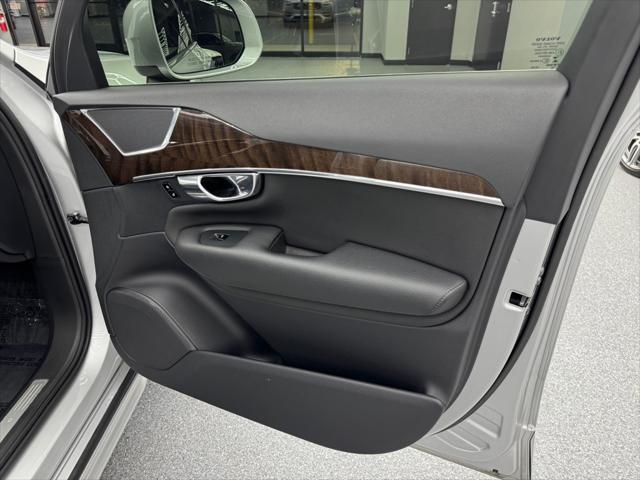 Photo of 2016 Bright Silver Metallic Volvo XC90