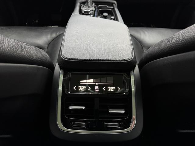 Photo of 2016 Bright Silver Metallic Volvo XC90