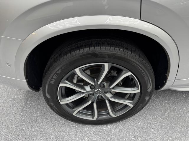 Photo of 2016 Bright Silver Metallic Volvo XC90