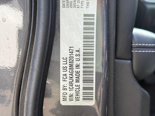 Photo of 2021 Metallic Jeep Grand Cherokee L