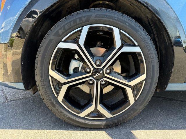 Photo of 2024 Mineral Blue Kia Niro