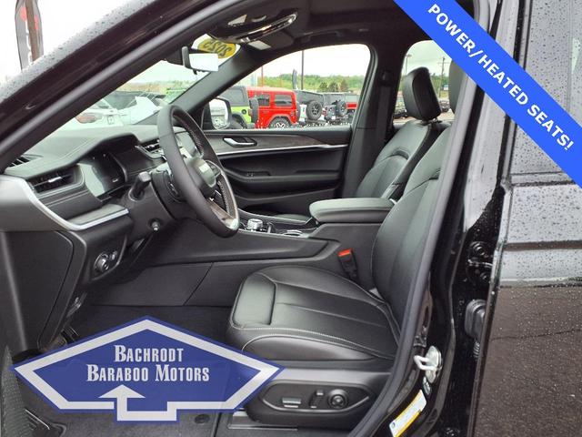 Photo of 2025 Diamond Black Jeep Grand Cherokee L