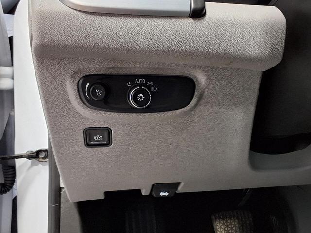 Photo of 2023 Summit White GMC Terrain