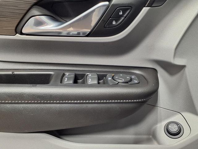Photo of 2023 Summit White GMC Terrain