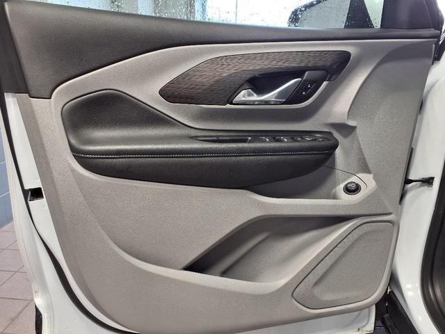 Photo of 2023 Summit White GMC Terrain