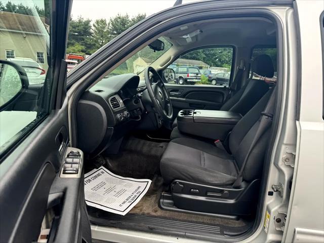 Photo of 2010 Silver Chevrolet Suburban