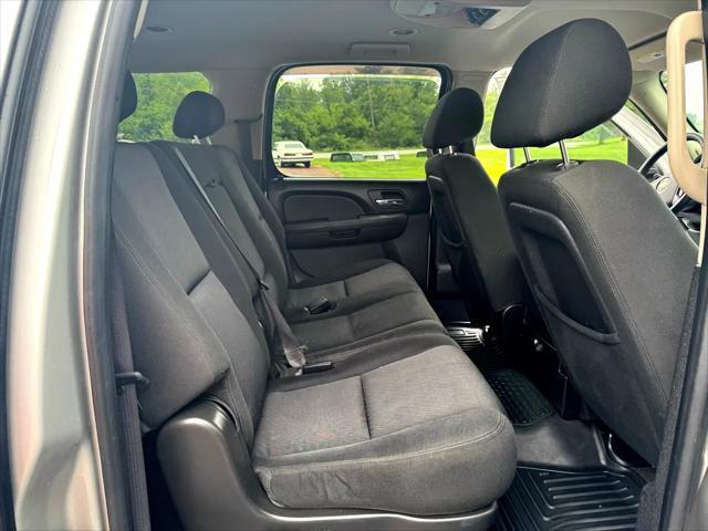Photo of 2010 Silver Chevrolet Suburban