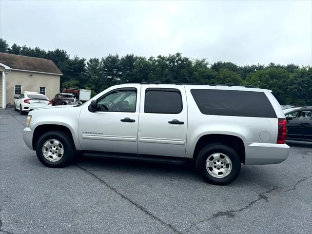Photo of 2010 Silver Chevrolet Suburban