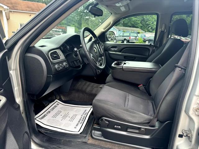 Photo of 2010 Silver Chevrolet Suburban