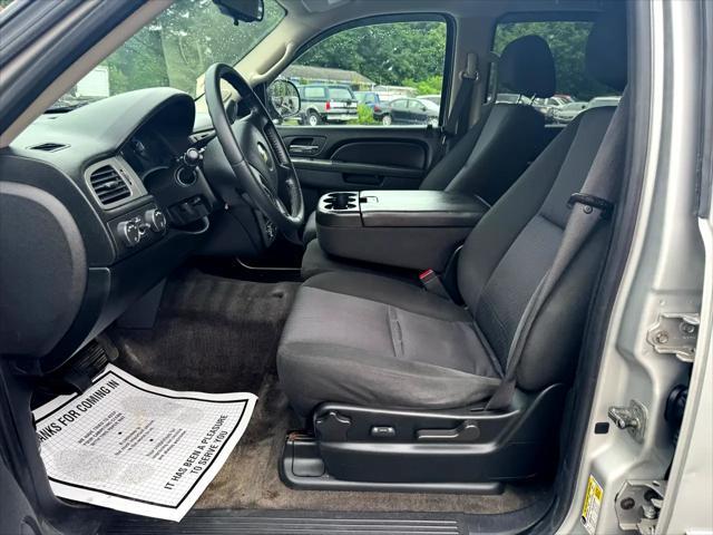 Photo of 2010 Silver Chevrolet Suburban