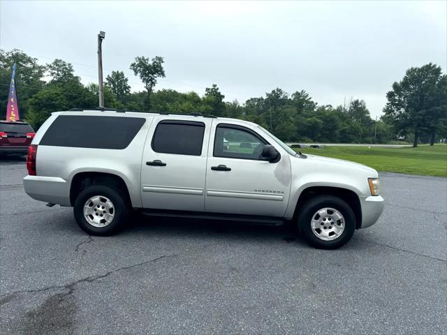 Photo of 2010 Silver Chevrolet Suburban