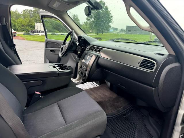 Photo of 2010 Silver Chevrolet Suburban