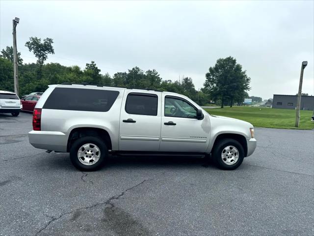 Photo of 2010 Silver Chevrolet Suburban