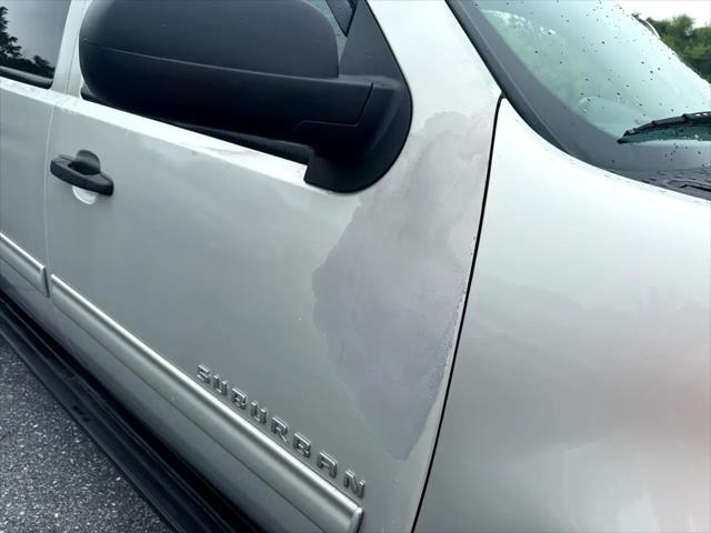 Photo of 2010 Silver Chevrolet Suburban