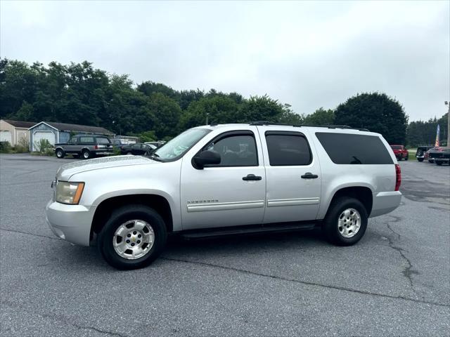 Photo of 2010 Silver Chevrolet Suburban