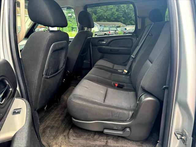Photo of 2010 Silver Chevrolet Suburban